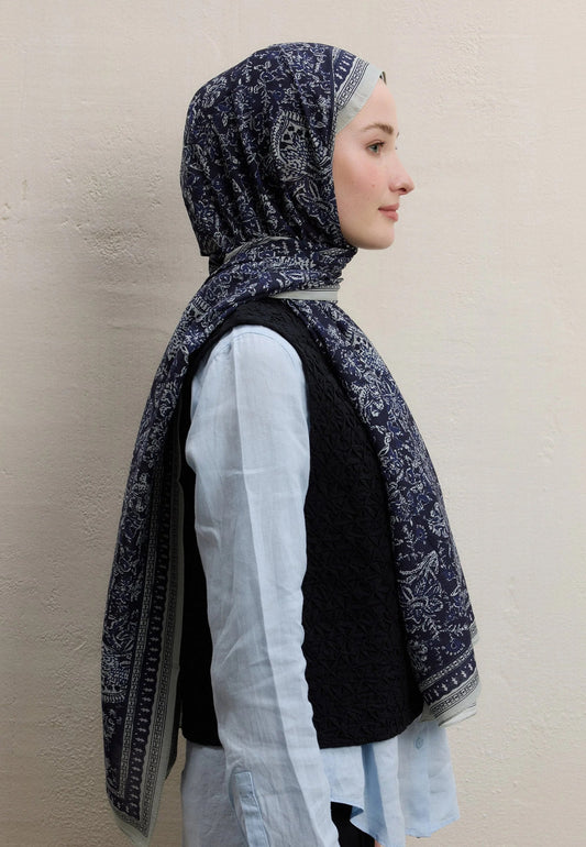 Sonia gemusterter Hijab, Marineblau