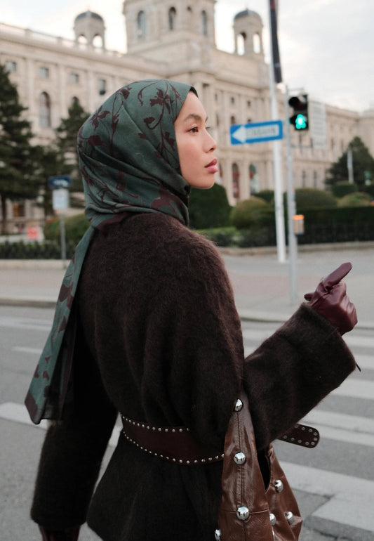 Hijab mit dunklem Waldmuster, Dunkelbraun