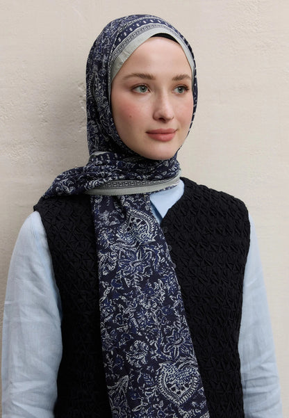 Sonia gemusterter Hijab, Marineblau