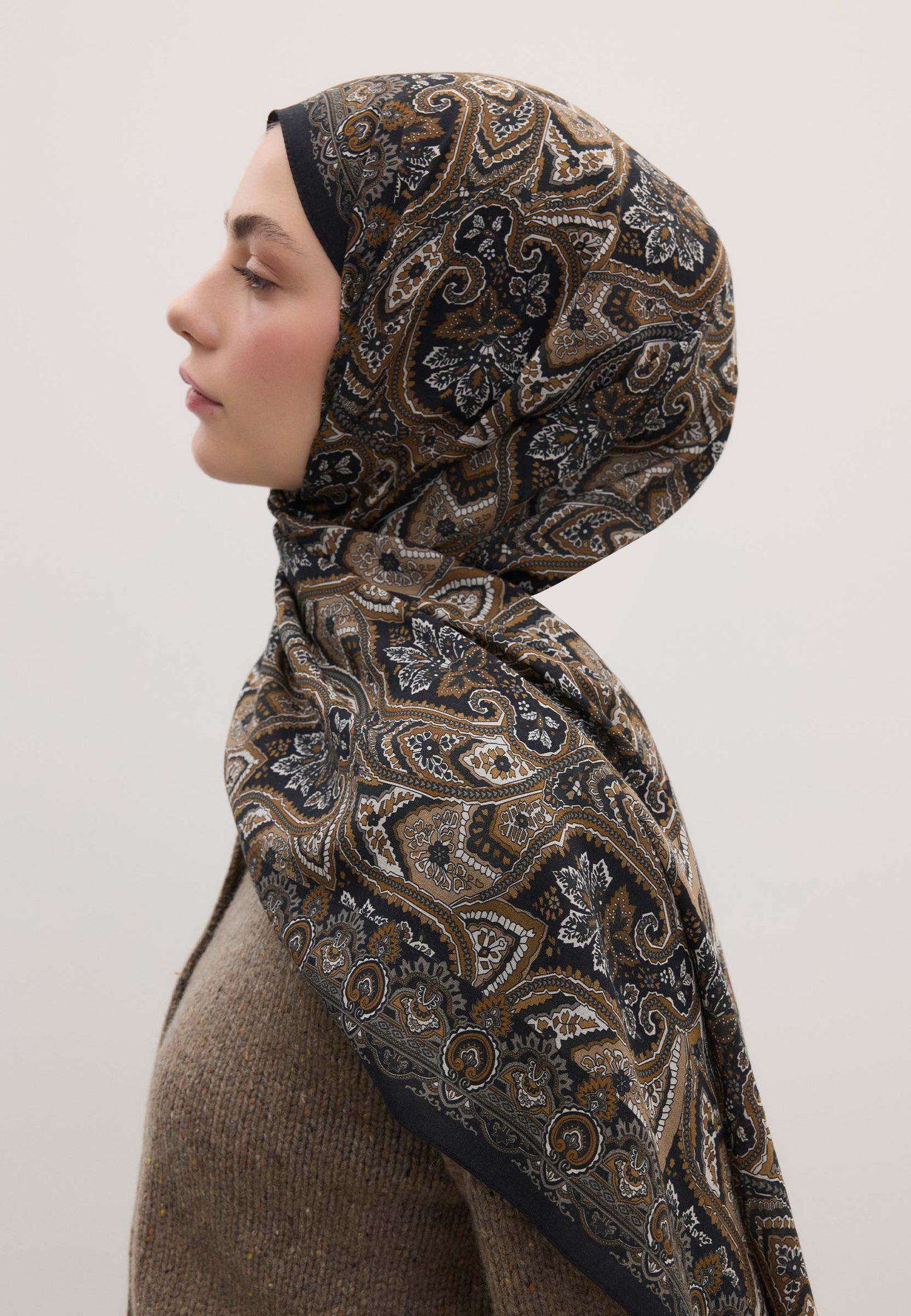 Vintage Echo gemusterter Hijab Nude